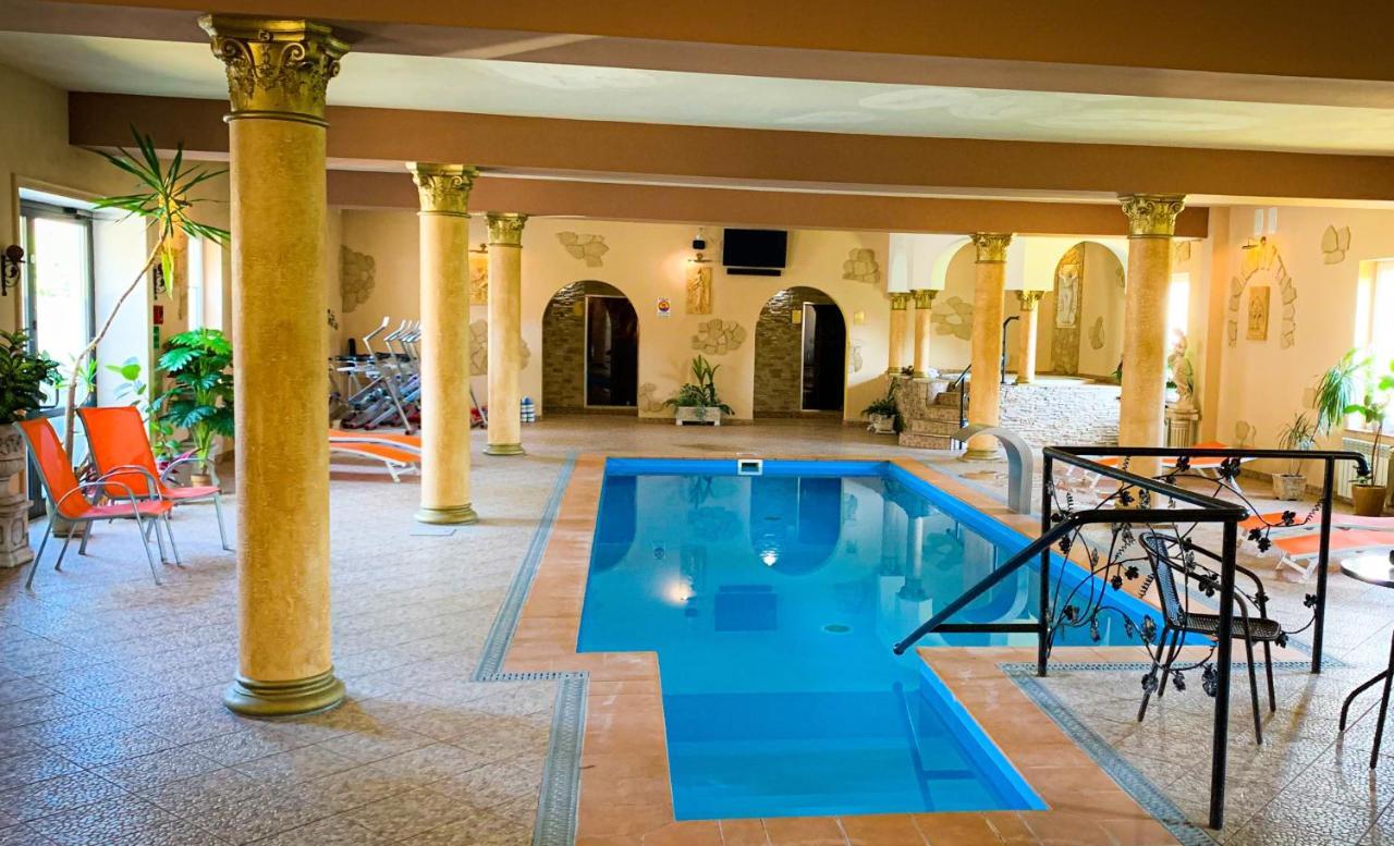 Hotel Wellness & Spa Antyczny Dwor Rudna Mala ภายนอก รูปภาพ